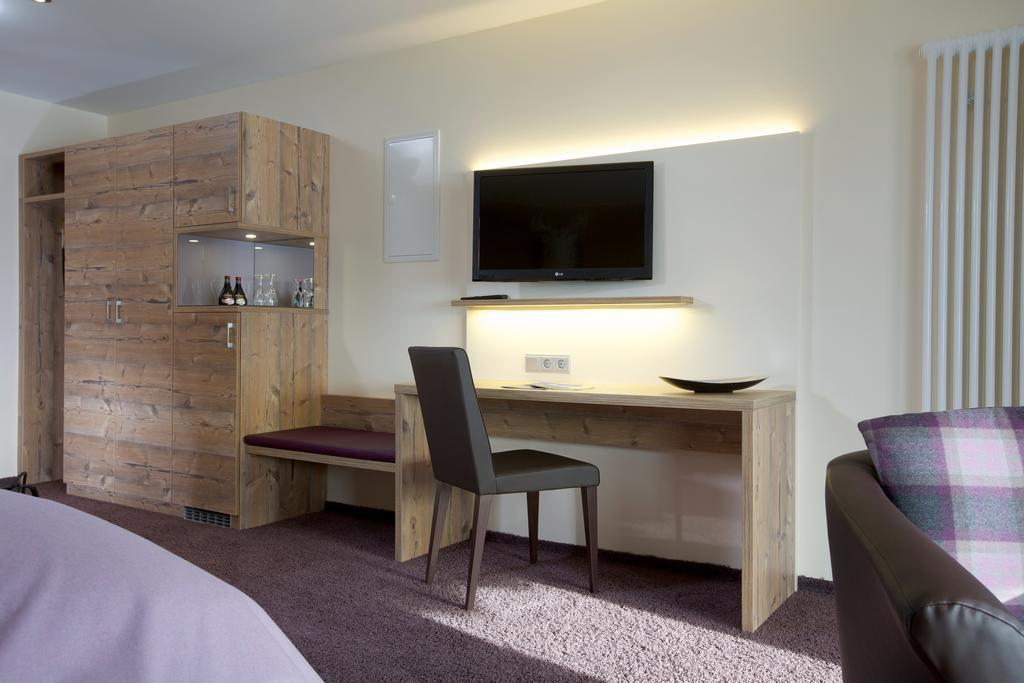 Hotel Heselbacher Hof バイアースブロン エクステリア 写真