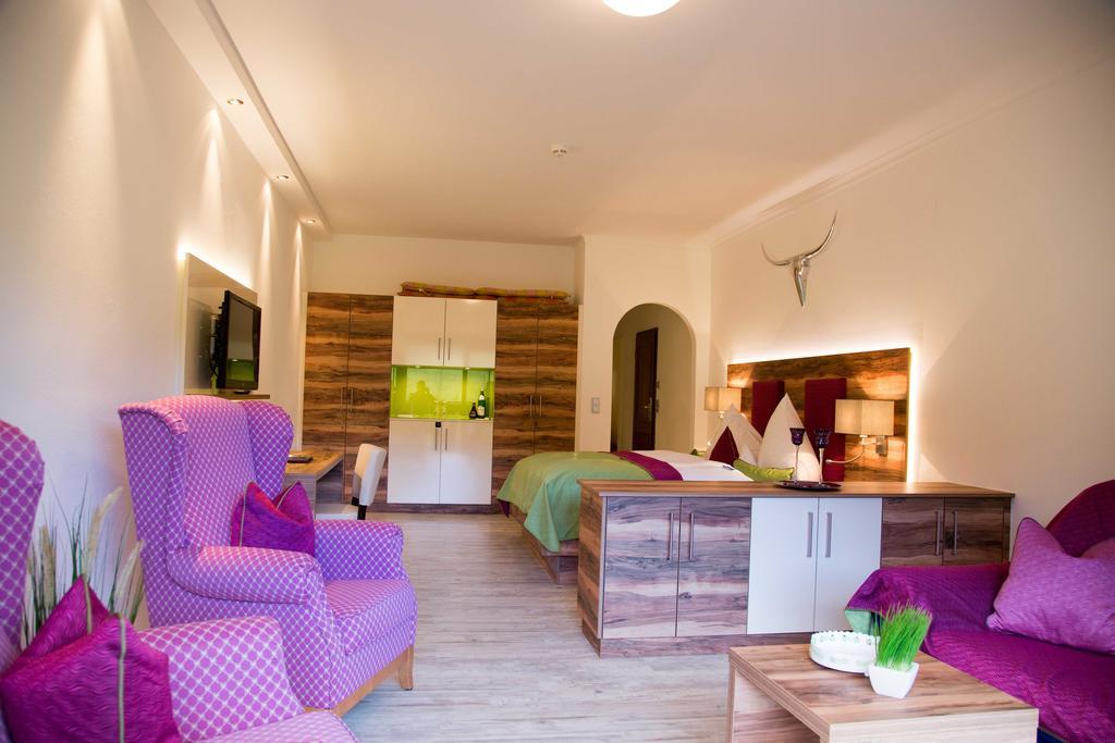 Hotel Heselbacher Hof バイアースブロン エクステリア 写真